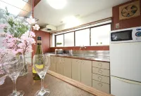 Higashiomi Large House