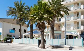 Hotel Petite Fleur - Housity