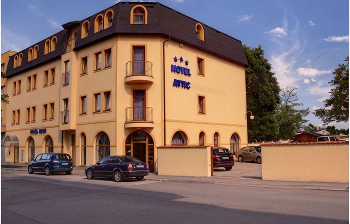 Attic Hotel