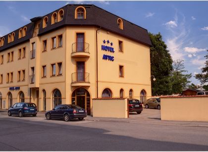 Attic Hotel