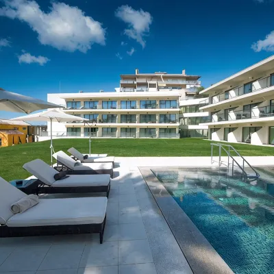 Vila Gale Collection Palácio Dos Arcos Hotels near شاطئ بوسا (Poca Beach)