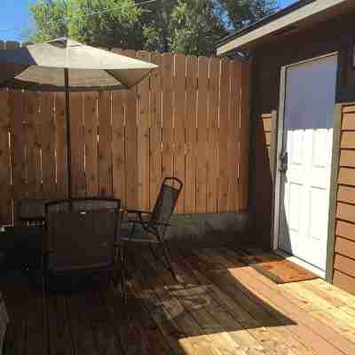 Renovated Guest House with Private Entrance and Parking – Perfectly Located! Hotel Exterior