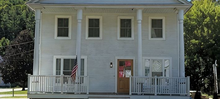Downtown Ludlow, walk to ski shuttle, room for multiple families, pet friendly! Ξενοδοχεία στην πόλη Windsor County