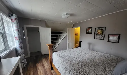 Charmer on 4th · 3Br/2BA · Downtown · Fire Pit · Fenced Yard · Enclosed Porch