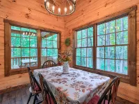 Honey Bear Cabin at Trickle Creek Hôtels à : Marion Township