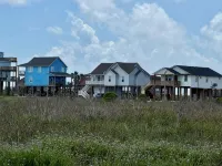"The Lazy Coconut," a family and pet-friendly home in beach walking distance. - 4-Star