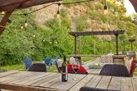 15 minutes from Murphys, Bocce Ball, Hot Tub, Pool Table, Sleeps 12 - 4-Star