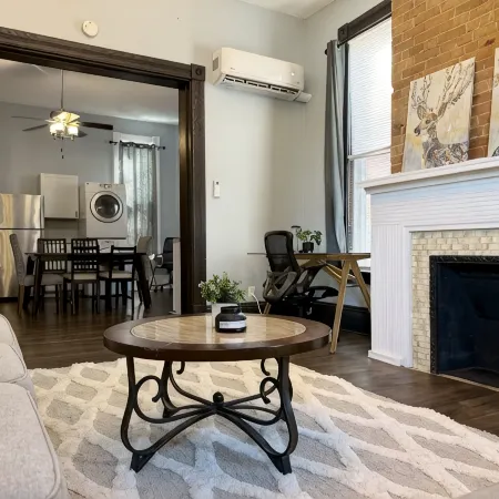 Downtown EVV 2BR- 1.5BA Apt-  Chandler A