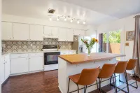 Cozy and modern townhome in Aurora, 5min from highway ! - Bungalows