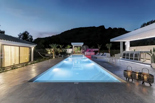 M Mansion Luxury Living VillaPrivate Paradise on a Timeless Greek Island - Villaer
