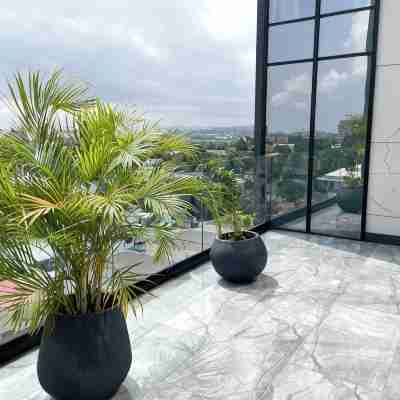 Elegant 2BR near Airport Others