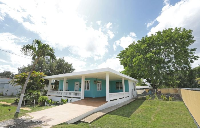 Casa Lula Beach Retreat, 3BR Near Coast, Arecibo Comfort, Nature & Relaxation