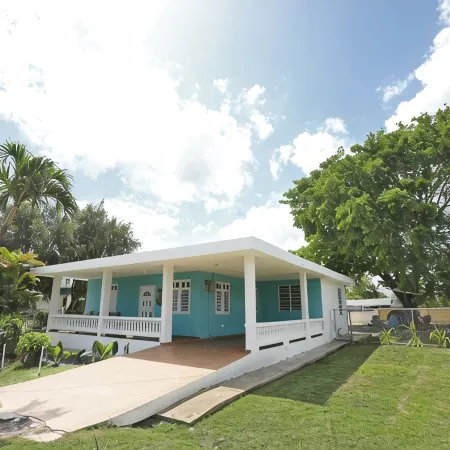 Casa Lula Beach Retreat, 3BR Near Coast, Arecibo Comfort, Nature & Relaxation