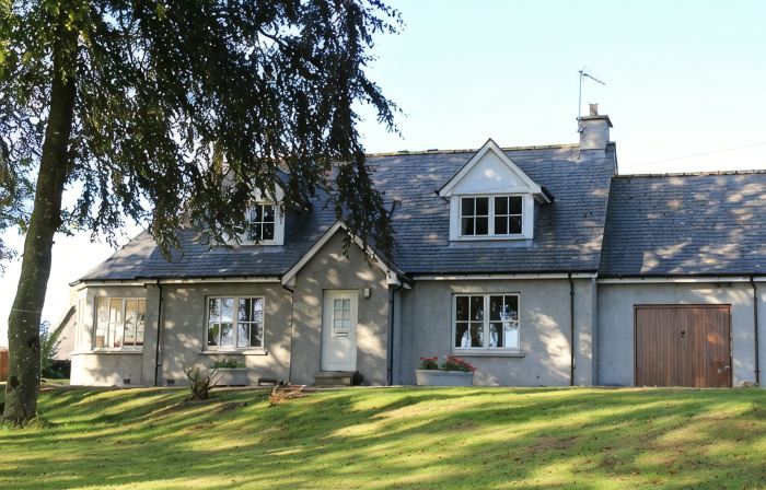 Roualeyn Cottage - A Beautiful Country Cottage, over looking the Deveron Valley