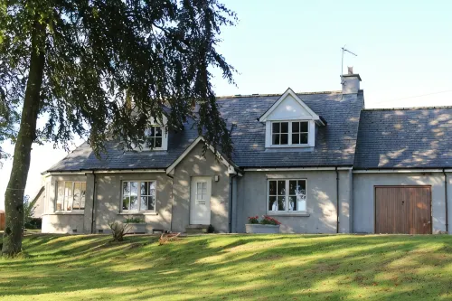 Roualeyn Cottage - A Beautiful Country Cottage, over looking the Deveron Valley - Boutique