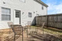 Lovely 2- Bedroom Condo located in the heart of BG