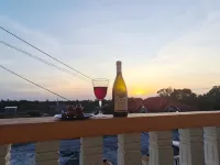 A Hidden Gem in Lovely Linden - Интернет