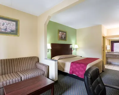 Rodeway Inn & Suites New Orleans Gentilly Hotels near Live Oak Park