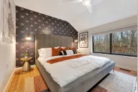 Poconos FUN! Hot Tub, Fire Pit, Game Room, Arcade - Homestays