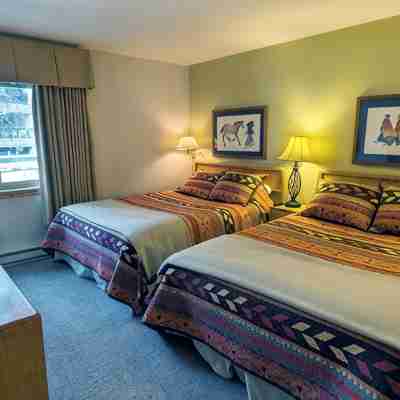 Luxury Condo w/ FREE WiFi, Parking, Heated Pool, Hot Tubs, Skier Shuttles Rooms