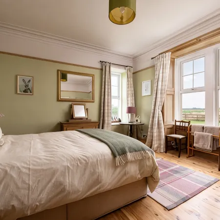 Old Duffus Farmhouse on Scottish Estate - stunning castle views