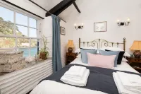 Stunning house right by the sea, spectacular far reaching sea views in Polperro - familiares