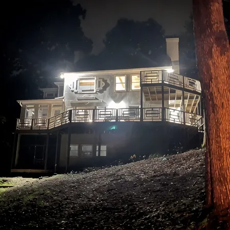 Luxury Lakefront Retreet 4-4, Spacious, Party Dock with Sunsets and Sandy Beach!
