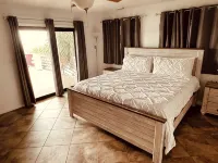 Flamingo Villa -Waterfront home, private dock with sunset views  for 10 guests Hotels in Steinhatchee