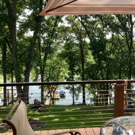 Enjoy fireside sunset & walk to movies, shops, restaurants!