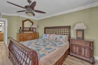 2BR Comfortable Condo with Easy Beach Access