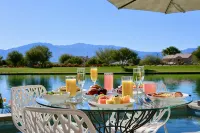 "Luxury Lakefront Paradise: Heated Pool Haven with Unrivaled Views" - Biệt thự