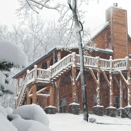 Amazing Mountain Views / Hot Tub / Fireplace / Game Room / Creek / Trails