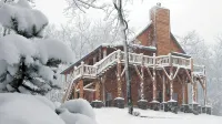 Amazing Mountain Views / Hot Tub / Fireplace / Game Room / Creek / Trails