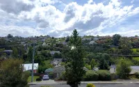 Spacious, Sunny House with View of Mt. Wellington