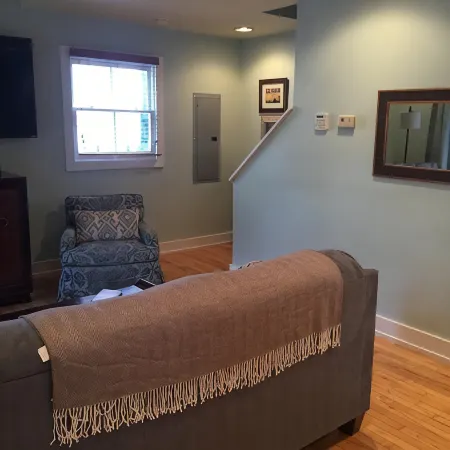 Downtown Mall Cottage just off Main St., breweries/wineries 10-30min drive