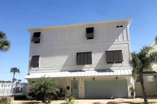 Beach side, ocean-view home, sleeps 9. Walk to bars, restaurants, & Casa Marina - 4-Star