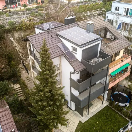 Exclusive (top floor) new-build vacation apartment with distant views
