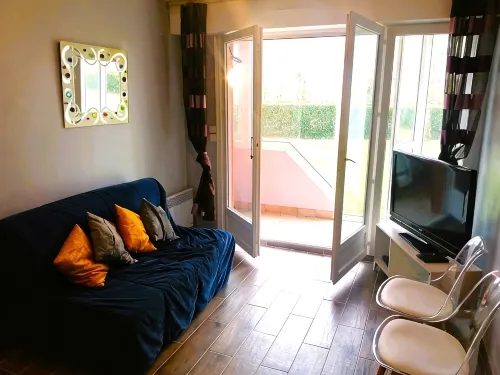 Close to amenities with good exposure - 3-Star