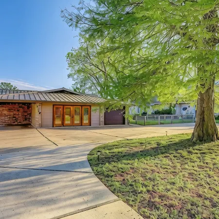 Waterfront Home- 2 Pools, Waterslide, huge boat dock and perfect layout!!