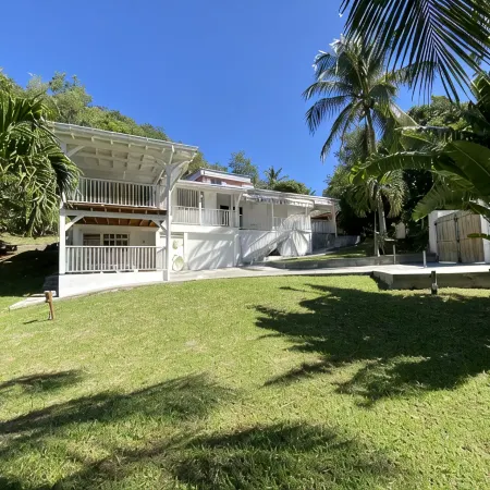 Coco-mango Apt. B, Studio Cosy, vue mer à 250 m de la Plage de la Perle