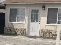 Guesthouse near LAX & Long Beach Airport カーソンのホテル