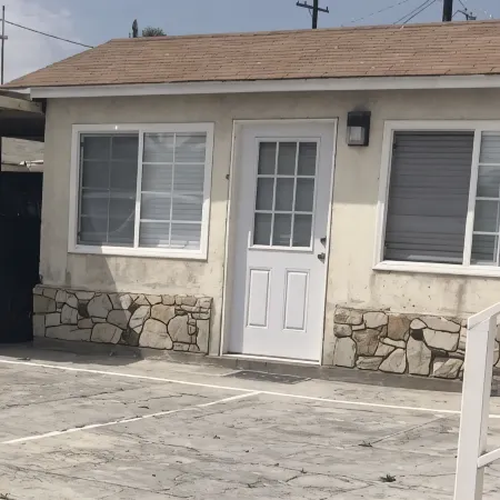 Guesthouse near LAX & Long Beach Airport