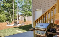 Peak City Perfection- Apex Downtown Walkable, Park Views, Big Yard, Large Groups - Boutique