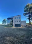 New listing! Modern ski retreat 2min to skiing! Dog friendly! 4bed3bath hottub