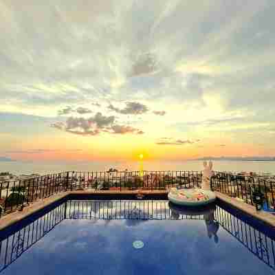 Sunsets + Ocean View Condo with WiFi, A/C, RoofTop, steps to Malecon and Beach Fitness & Recreational Facilities