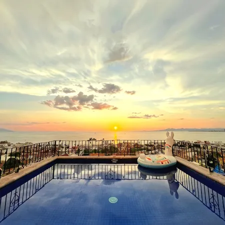 Private Pool Ocean View Sunset Sky Loft Panoramic, Steps to Beach & Malecon