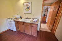 “Couples’ Cozy Cabin – King Bed, Walk to Geneva Lake”