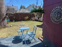 Warm, Charming 3Br House w Fenced Yard in Quiet Neighborhood Close to Everything - Homestays