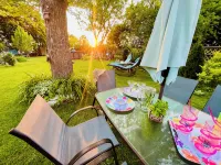 Friends-Inspired 3 BDR Escape Vintage Vibes & Private Garden Near Chicago - 3-Sterne
