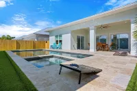 Welcome to Casa Rio Grande, your perfect getaway in beautiful Jensen Beach! - Pools
